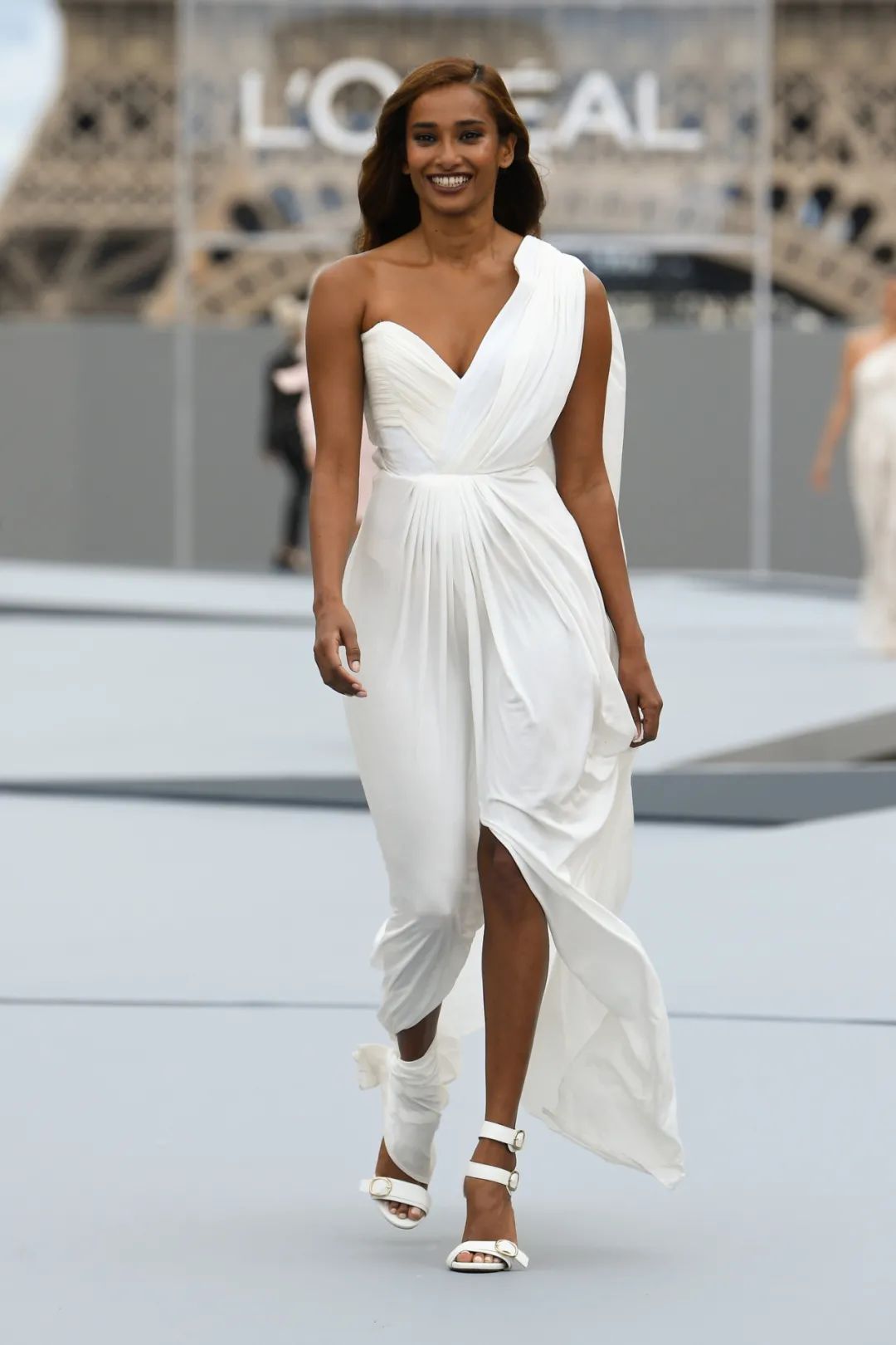 巴黎时装秀ladygaga,ladygaga巴黎时装秀