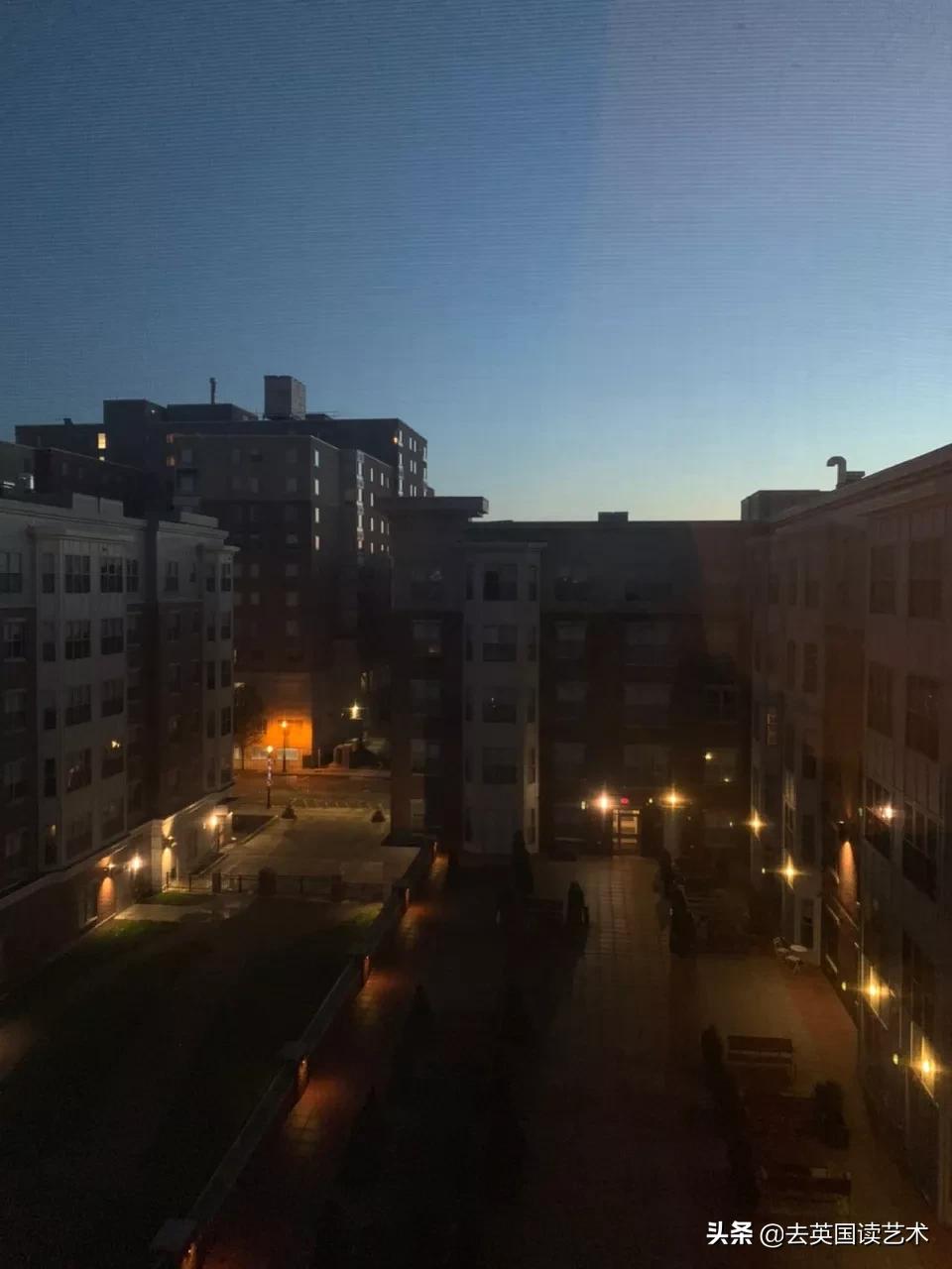 50美金的大闸蟹，川菜馆里的KTV，留学生都怎么过中秋？