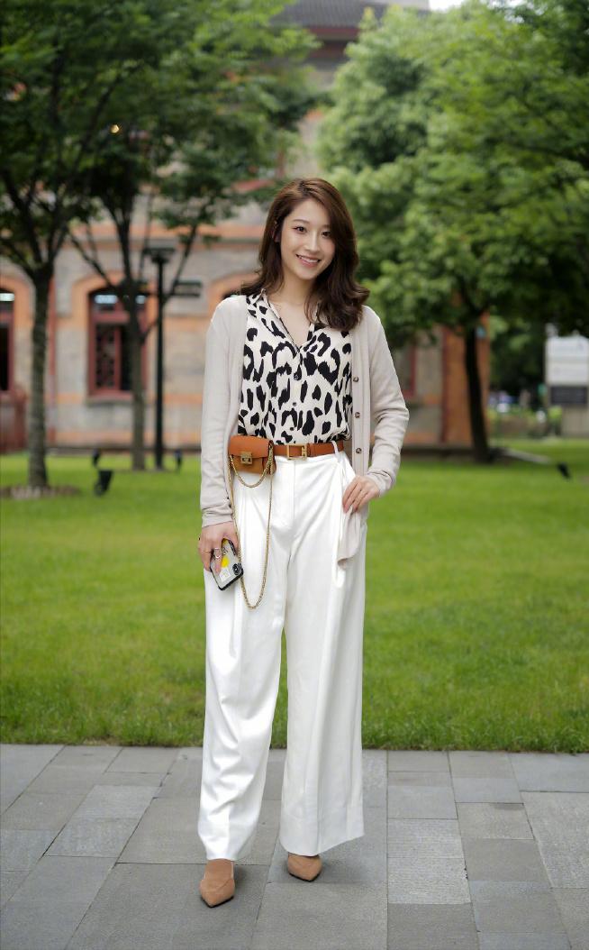 衣服在精不在多,这3件“短上衣”百搭时髦,穿个两三年也不过时