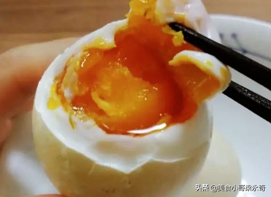 腌鸡蛋的土方法简单易学,奶奶祖传的鸡蛋做法