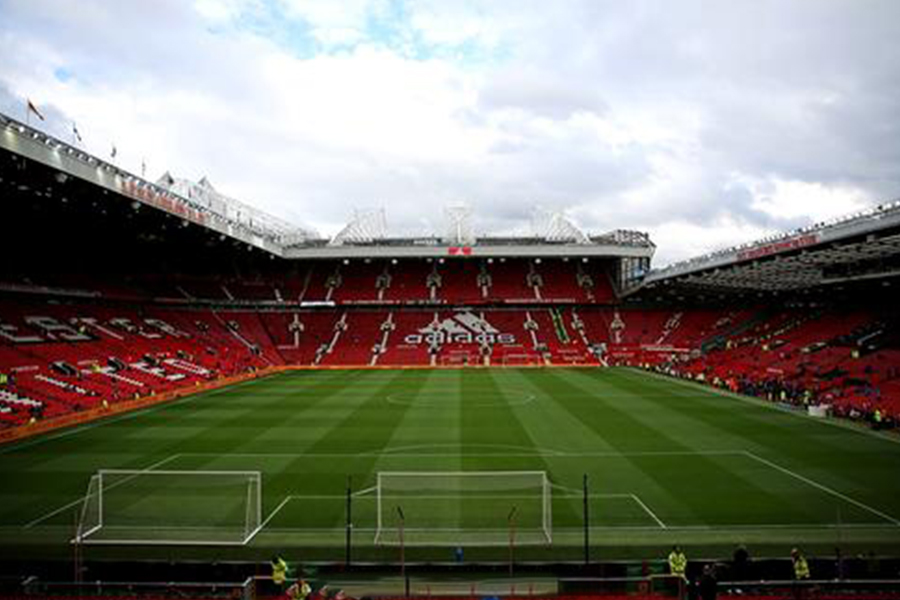 满场球迷却没人欢呼？原因也不奇怪，“纸片人”球迷可没法鼓掌