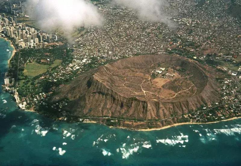 寻找侏罗纪世界中的火山岛,和“驯龙高手”一起拯救史前小短手!