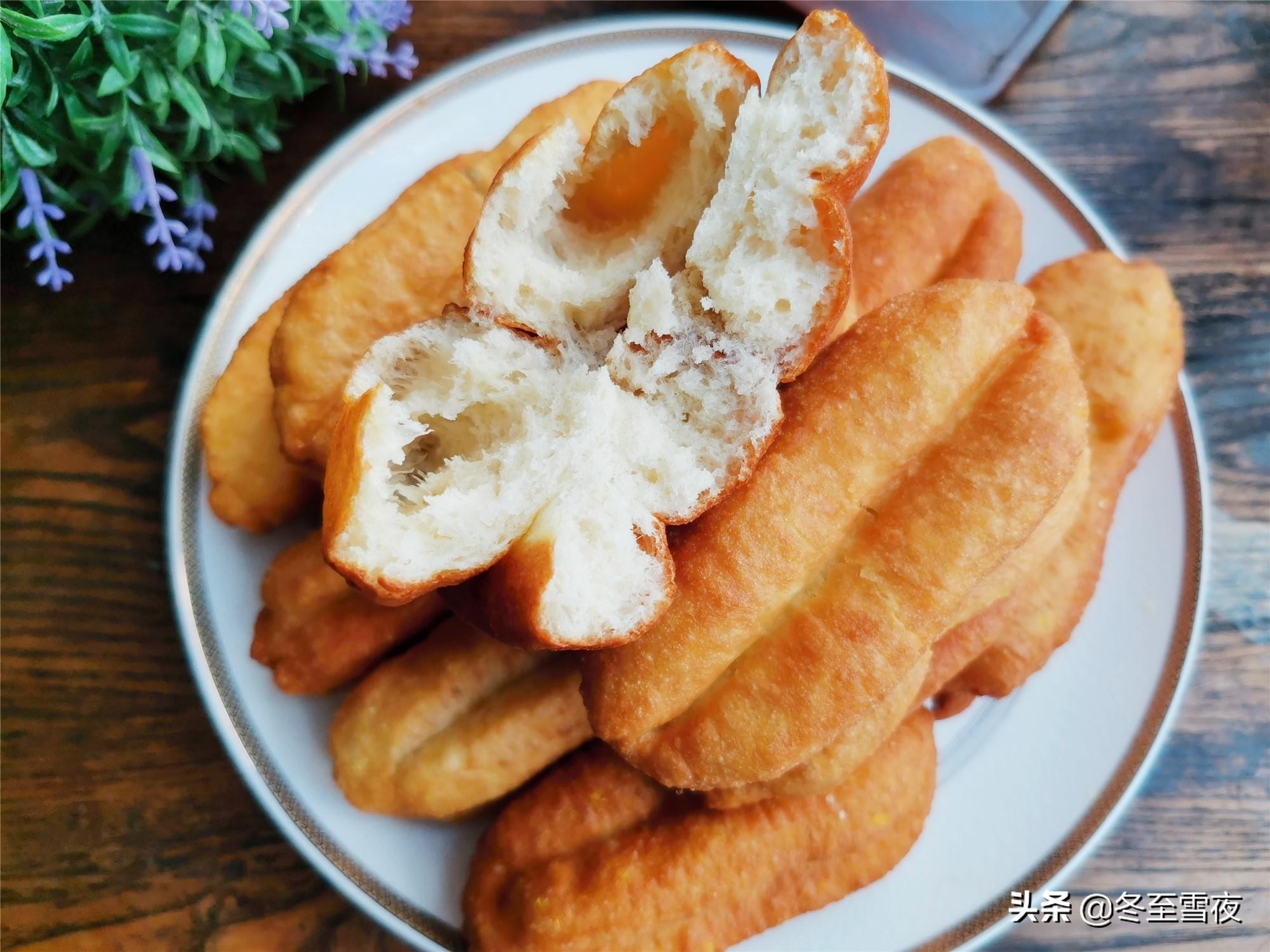 牛奶油条的做法和配方酥脆蓬松,用牛奶鸡蛋做油条的新做法和配方