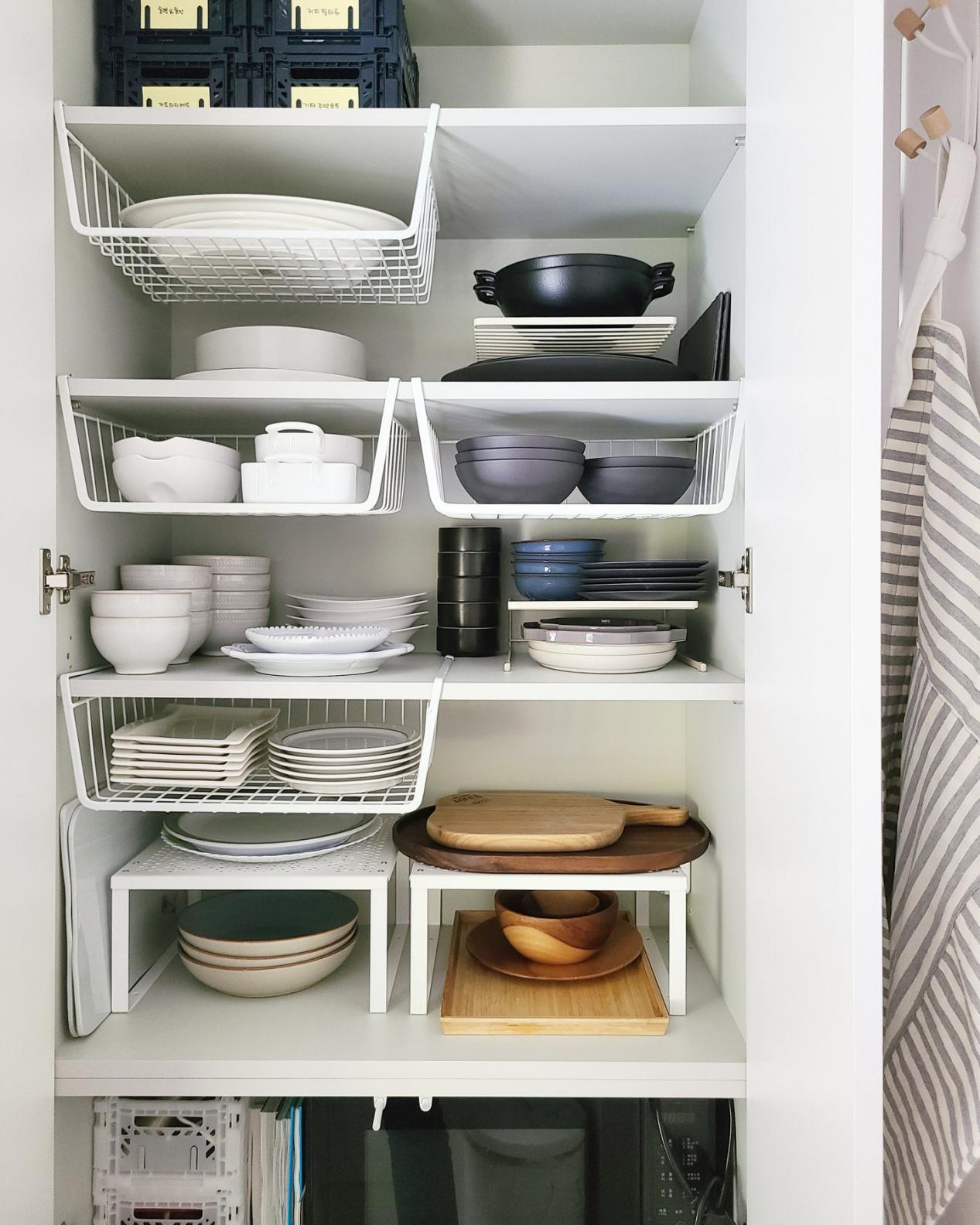 不多买,定期扔,85平米干净得太赏心悦目了,再住10年也照样清爽