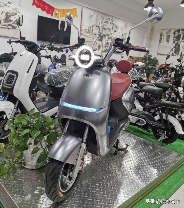 爱玛续航最强电摩,爱玛电摩2022新款续航200公里