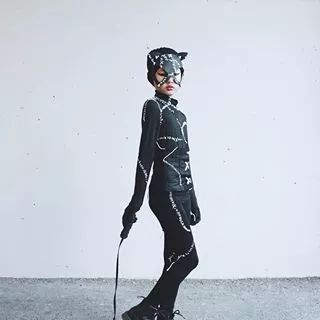 9岁小姑娘滑板视频,9岁滑板女孩