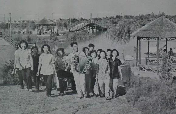 天津卫津路老照片,1998年天津卫津路街景