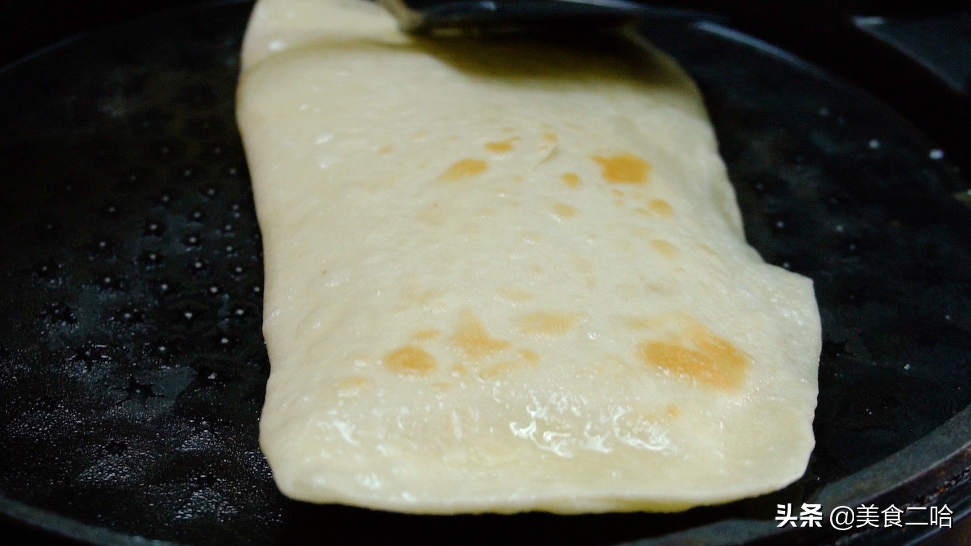 鸡蛋灌饼如何正确制作,早餐鸡蛋灌饼零失败的做法