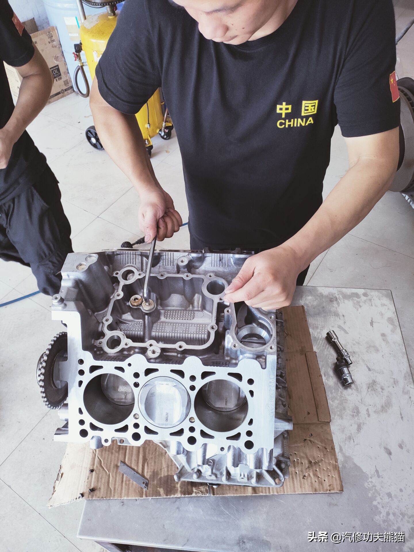 奥迪a8烧机油吗48v轻混,奥迪a8烧机油一千公里烧0.5正常吗