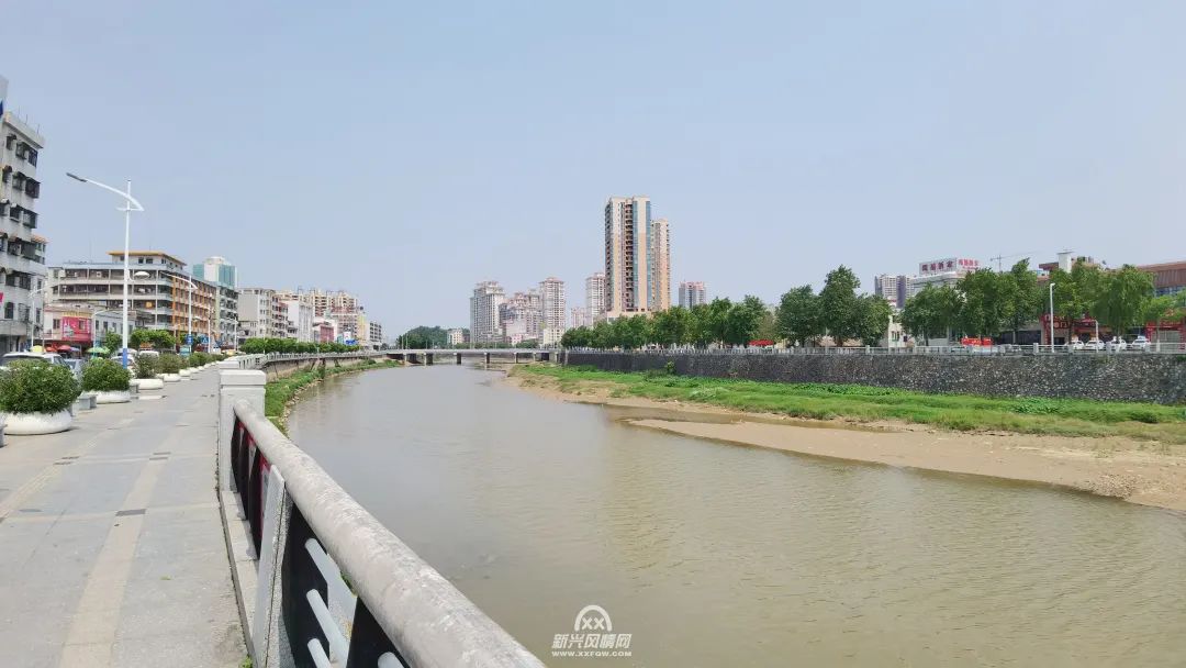 老照片中感受沧桑巨变,80年代的城市风貌老照片