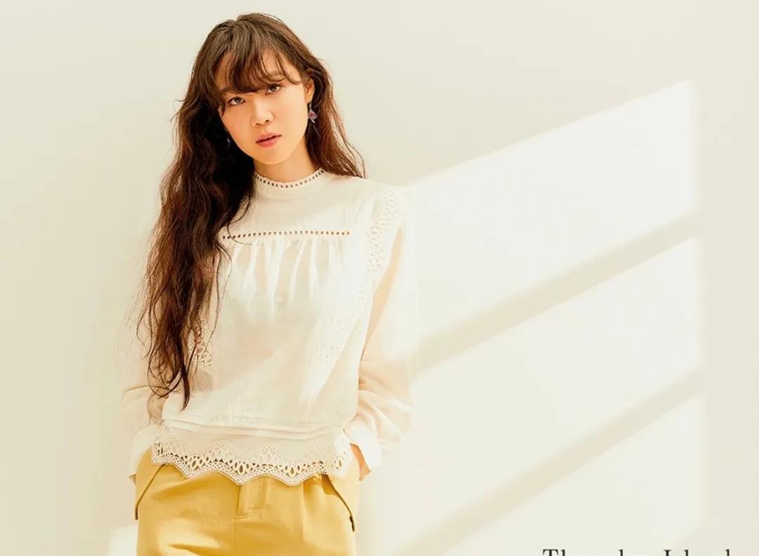 韩范穿搭icon孔孝真秋冬穿搭图鉴,孔孝真嫉妒的化身碎花裙配大衣