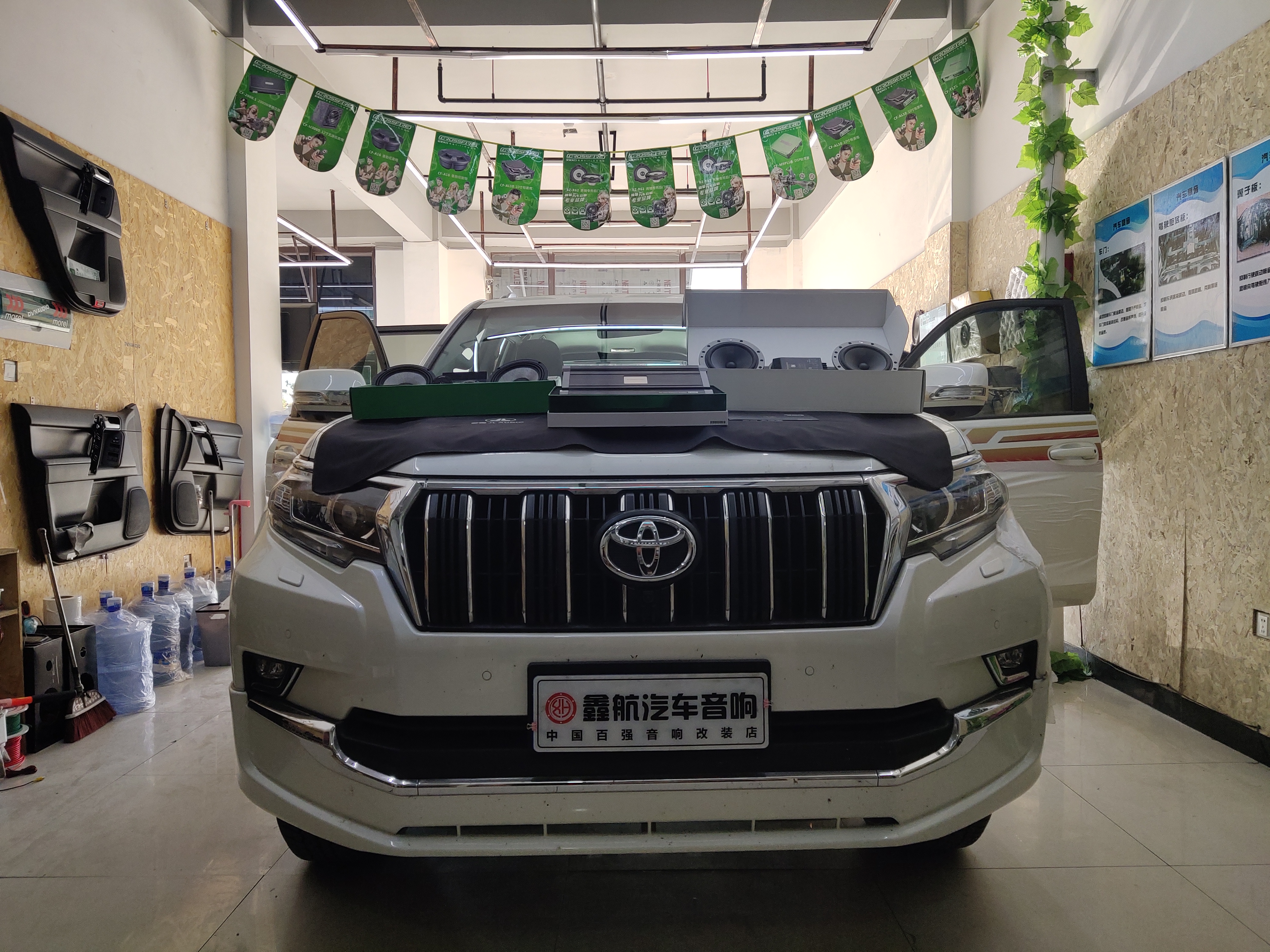 保定丰田霸道丹拿音响改装效果图,临沂霸道汽车音响改装