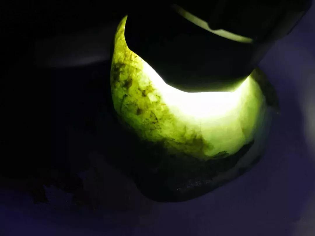 老梁讲的赌石是真的吗,老梁讲解翡翠的鉴定