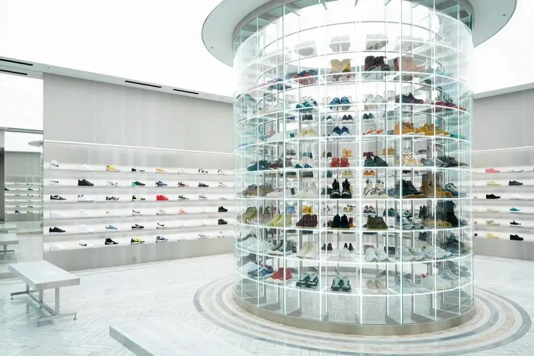 kith联名兔八哥八只玩偶,kith联名兔八哥卫衣