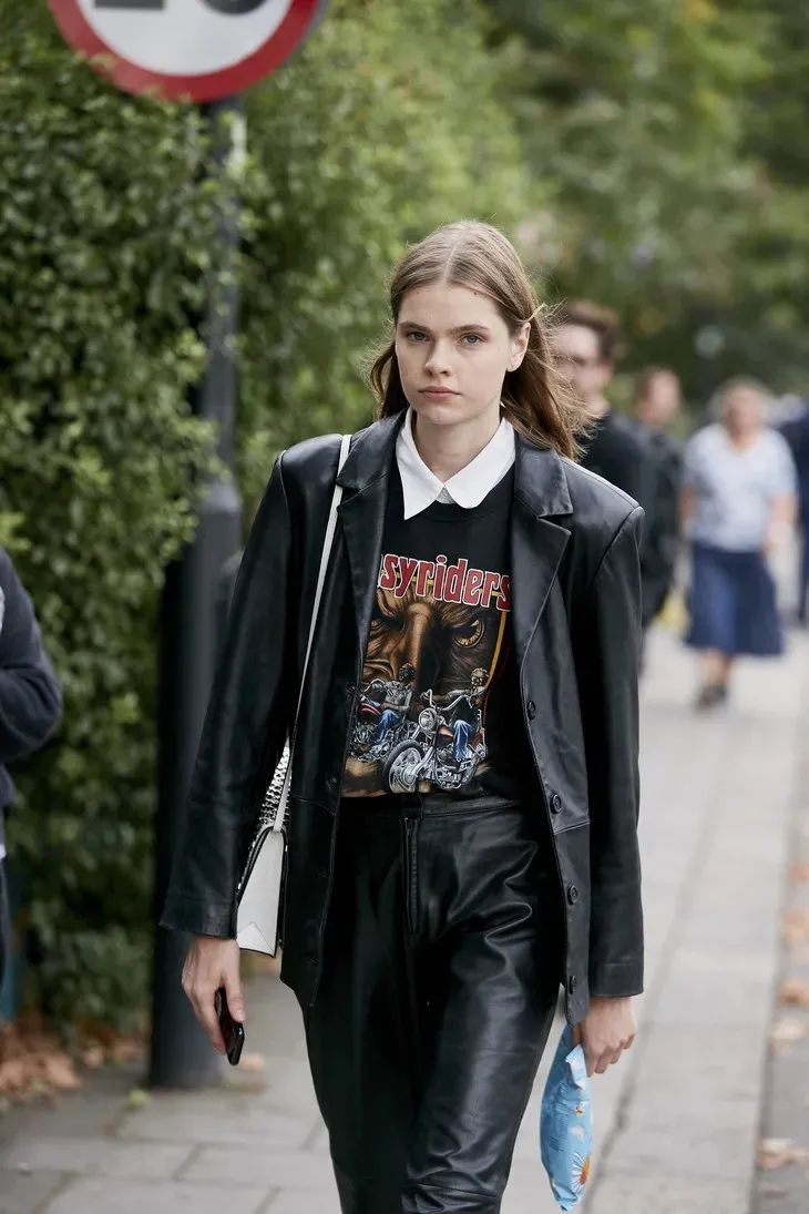 一件皮西装可以有多帅？时髦精们早已给出了答案