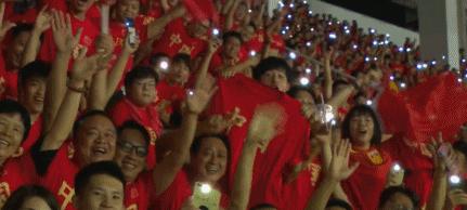 中国足球球迷超燃瞬间全场欢呼,国足进球球迷沸腾超燃剪辑
