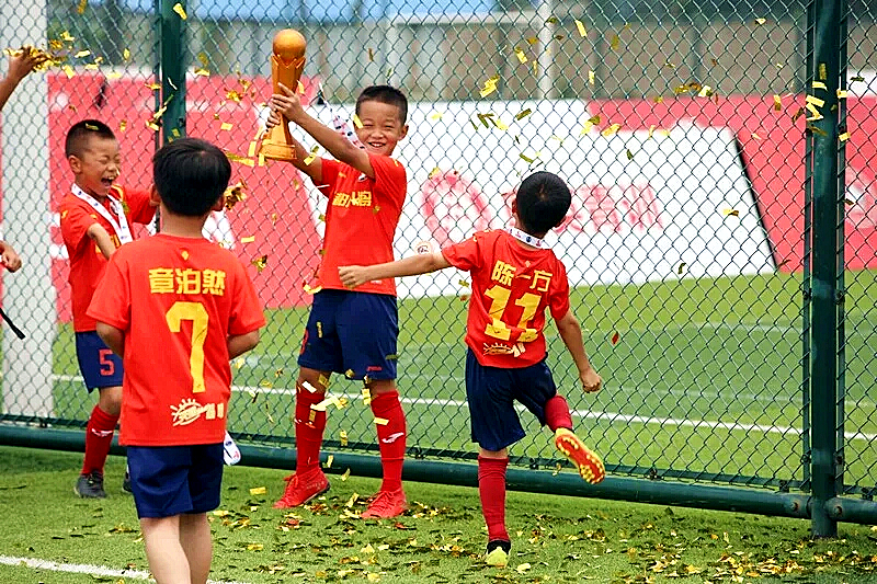 鎴愰兘灏忕悆鍛樺ず鍐犲摥,u8澶哄啝