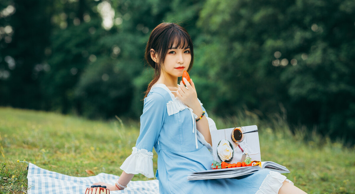 故事:我和男神见面就掐,明明是对冤家,他却穿玩偶服浪漫表白