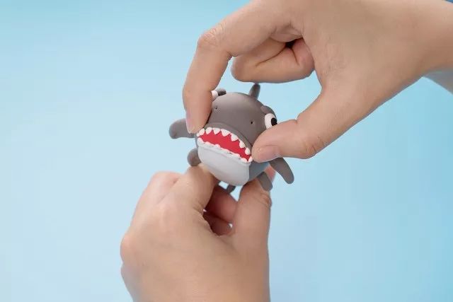 鲨鱼夹盘发教程,鲨鱼步教程新手入门