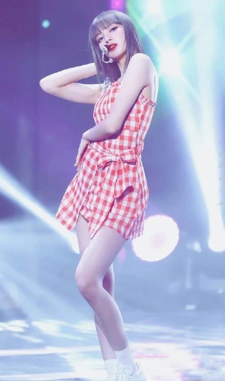 为什么一上班就全身水肿,夏天经常水肿腿是什么原因造成的