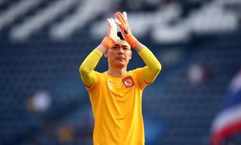 他是足球历史上最胖的门将,中国足球史上最牛的门将