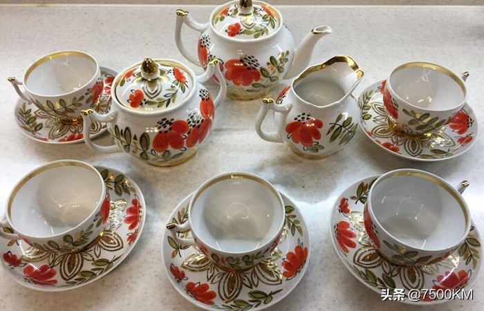 俄罗斯奶奶橱柜里拿出的餐具到底值多少钱