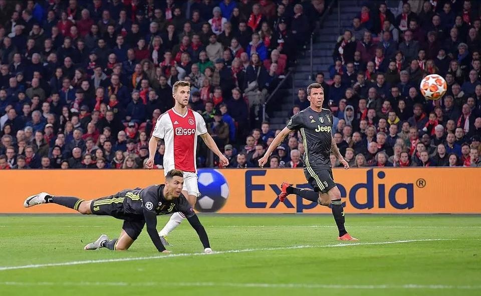 c罗进球后跑向了齐达内,c罗进球后疯狂庆祝被拉莫斯拉住