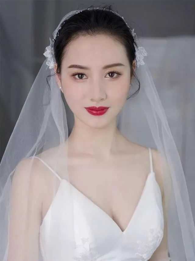 新娘妆容发型图片,新娘妆容教程和简单发型