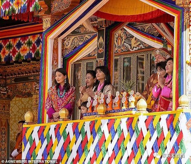 上头有四个婆婆，养娃朴实无华，这位世界最年轻王后是怎么过的？