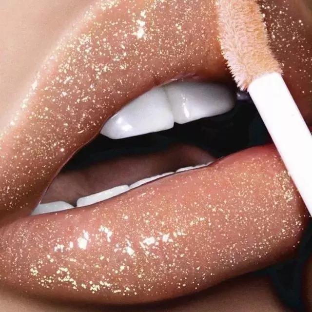 泫雅为什么要丰唇,泫雅太红了怎么办