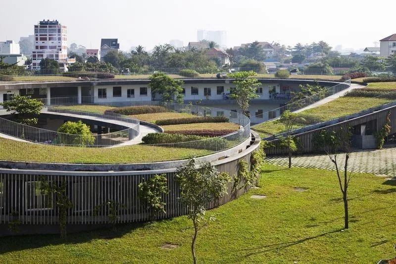 “土气”的休闲农业，正成为高端品牌争抢的“联姻”对象