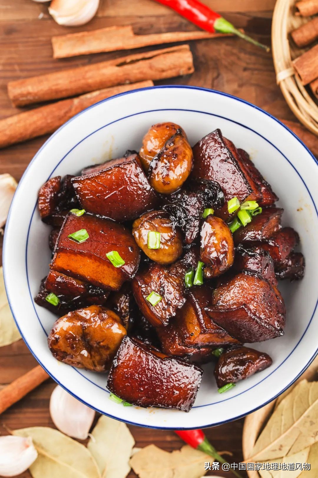 红烧肉是一道非常经典的中式菜肴,红烧肉中国家常菜的经典