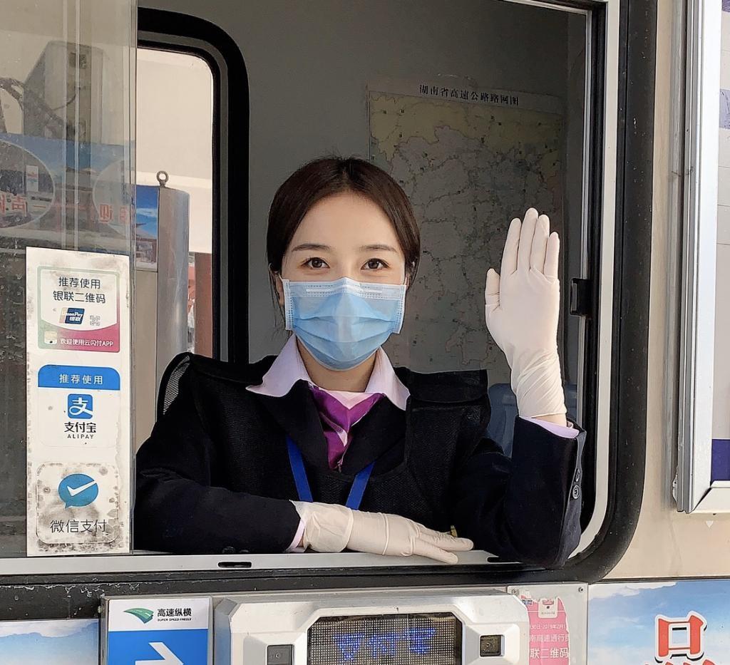 高速公路收费员工资二千多正常吗,为什么高速收费员工资那么低