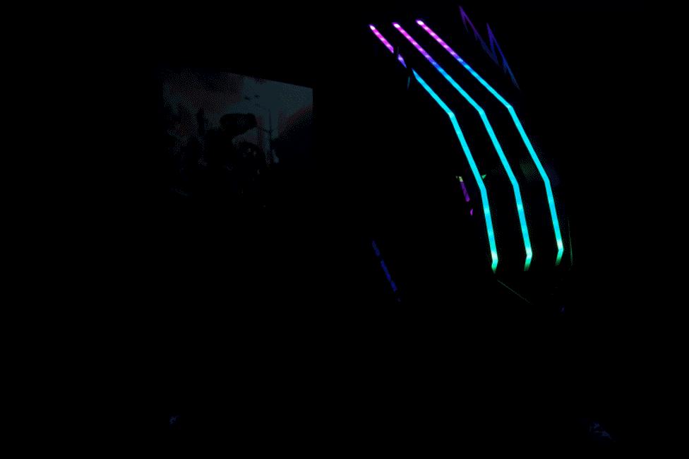 科技以灯为本，3600X+B450+BMR-24水冷+大水牛铁血战士机箱装机秀