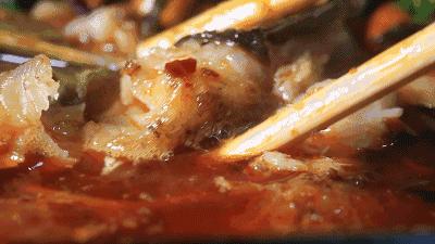 炖鱼小窍门去腥又入味,自己炖鱼原视频