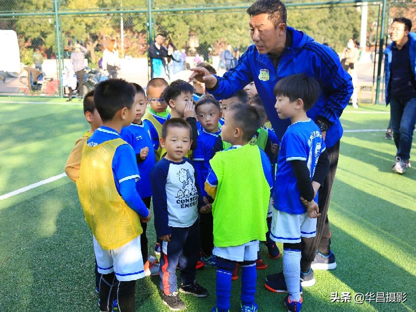 儿童足球训练搞笑瞬间,小孩足球训练10个基本动作