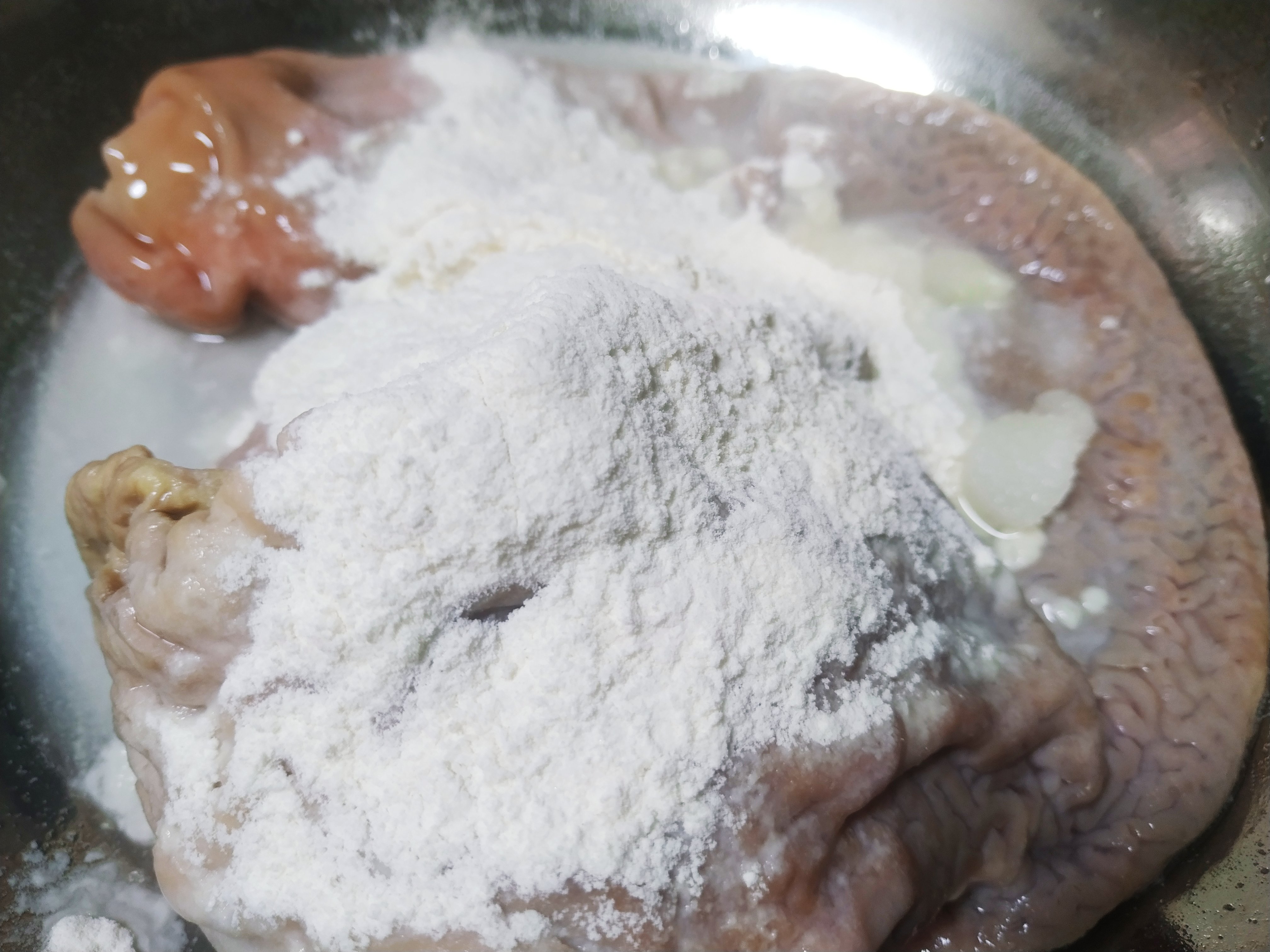 洗肥肠加什么好洗,猪肚猪肠如何焯水