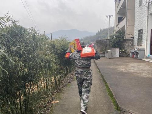 疫情防控在一线的党员干部,村社区疫情防控一线干部主要事迹