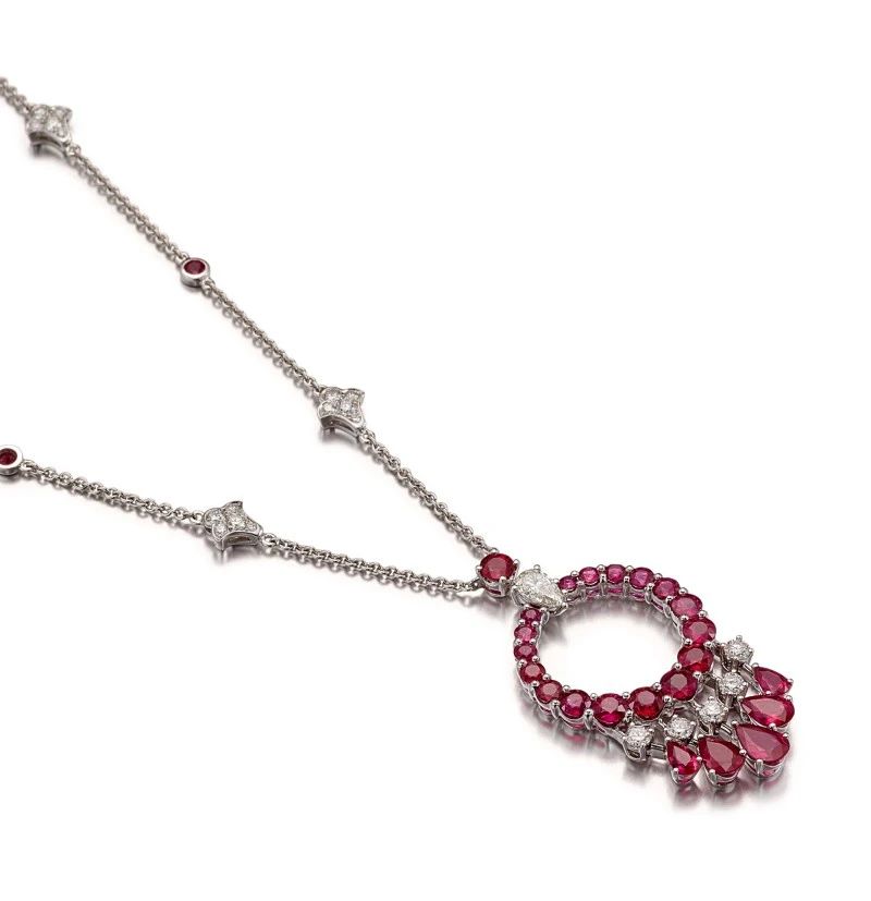 苏富比拍的帝王绿翡翠 (苏富比拍卖的上亿翡翠珠子)