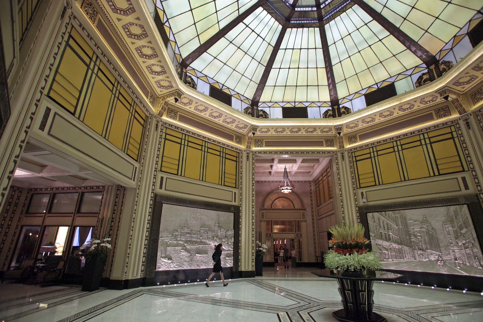 上海国际饭店建造历史影像,上海三大标志性建筑餐厅