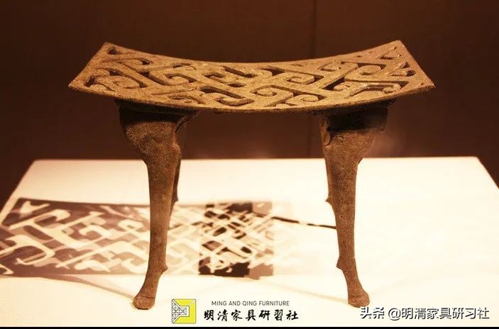 在书房里安安静静的看书,文人在书房做什么