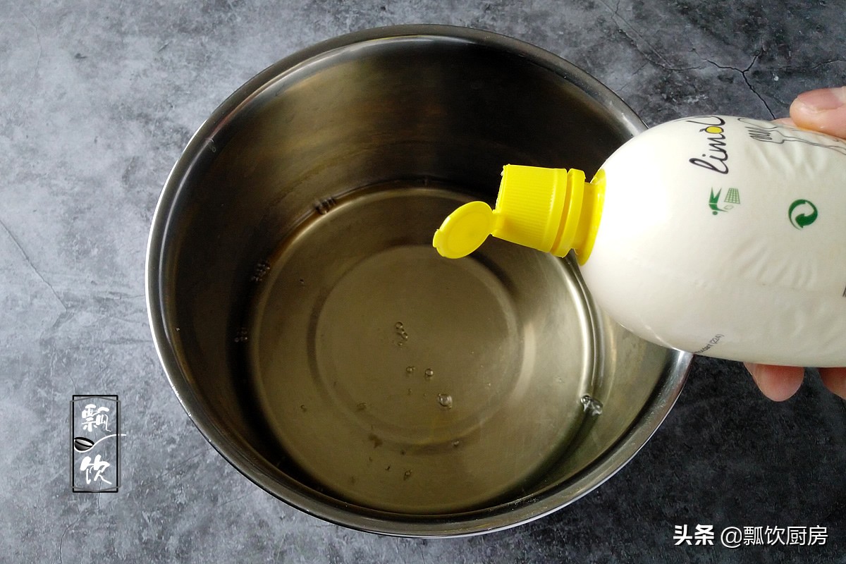 做好的蛋糕放凉容易塌陷,为什么做的蛋糕塌陷和不蓬松