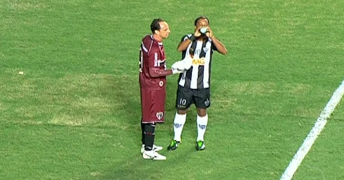 小罗盘点名场面,小罗戏耍邓加哪场比赛