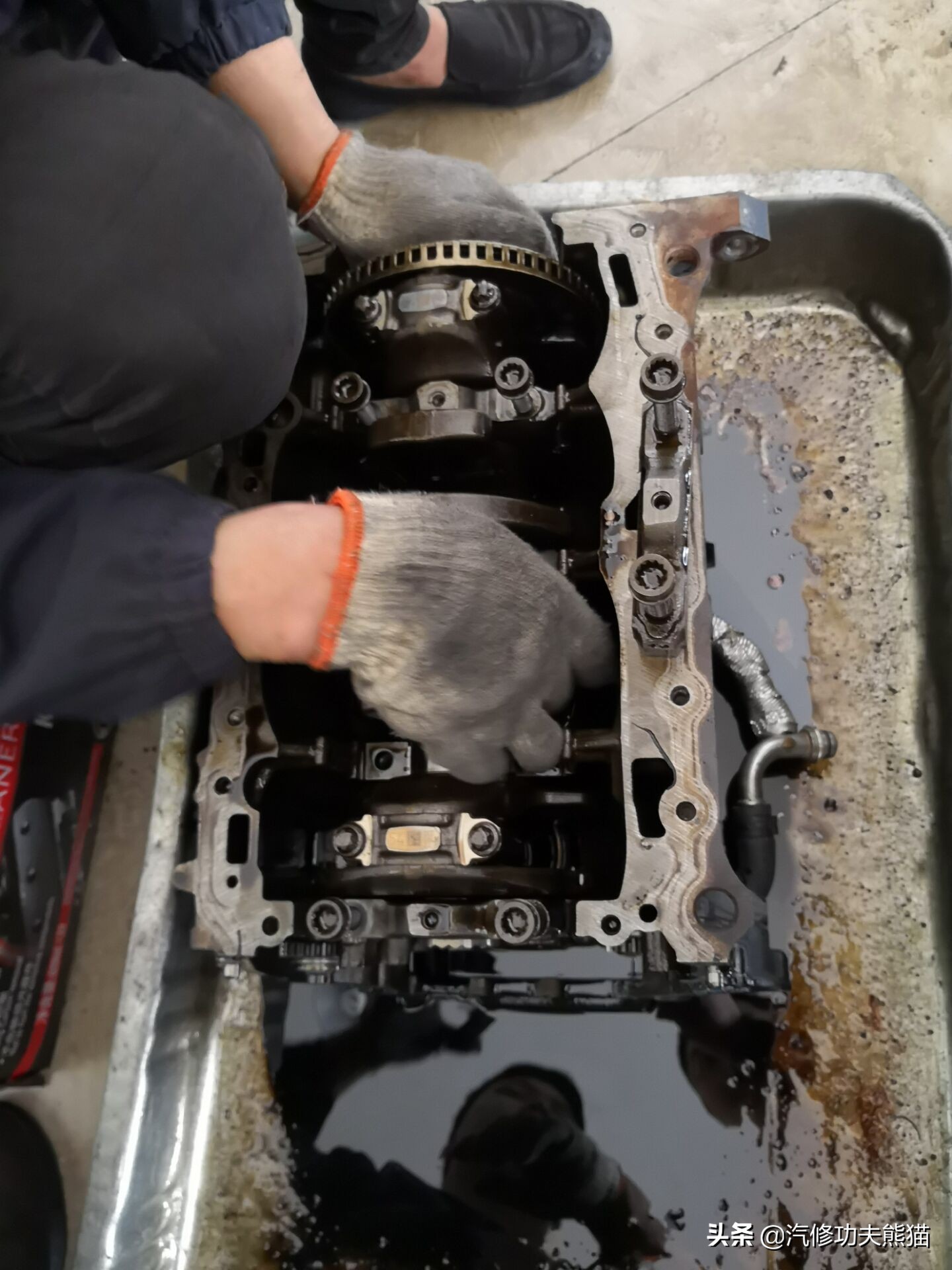 奥迪为何不能解决发动机烧机油,奥迪q5lea888三代发动机烧机油么