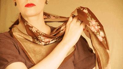 旧衣服怎么系丝巾好看,长条丝巾系法变衣服内搭