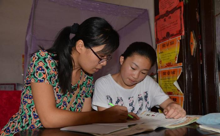 孩子用嘴巴呼吸贴嘴,孩子哭闹被妈妈用胶布封住嘴