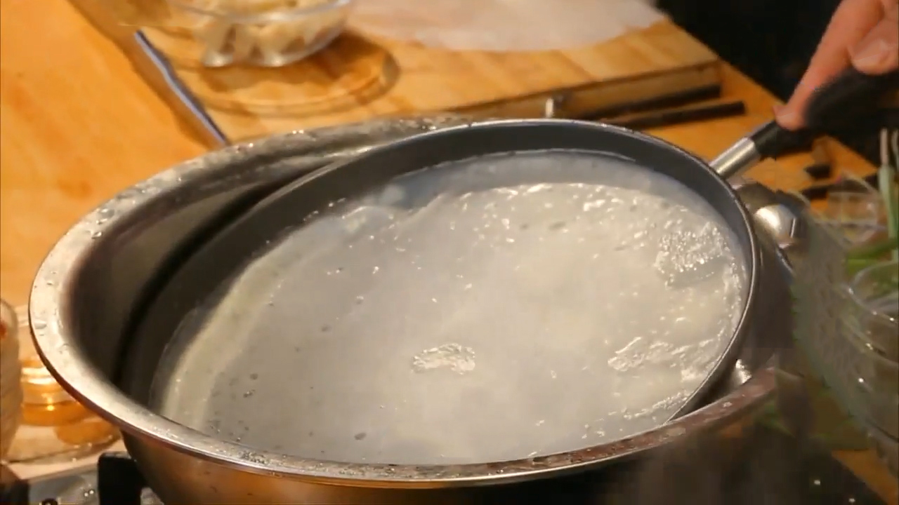 如何自制凉皮凉了也劲道,自制凉皮怎么做又滑又劲道