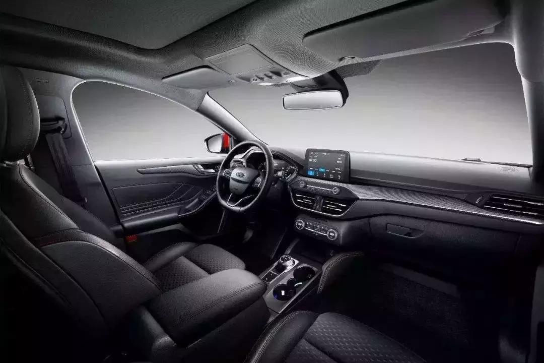 福克斯和朗逸比较,a级轿车大众朗逸参数