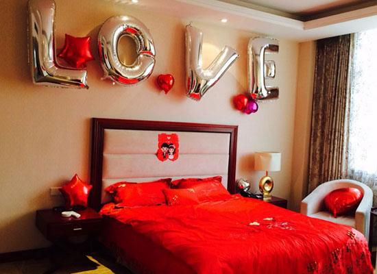 新婚夜俺不是处女，老公悄悄割破手指，隔天俺晒出床单，全家蒙住