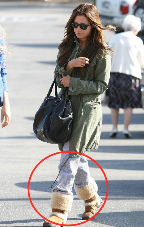 关晓彤穿粉红色羽绒服,关晓彤穿黑羽绒服